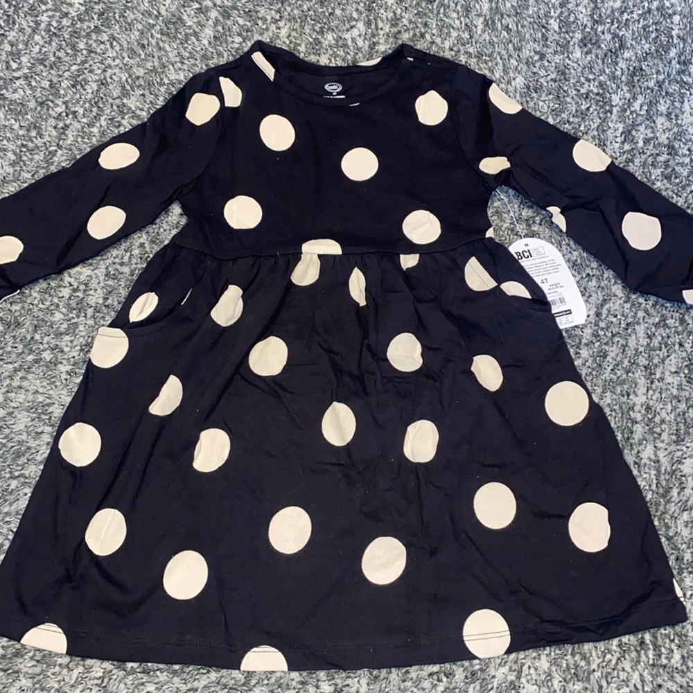 4T toddler girl long sleeve dress. Never worn. Brand new. Still has tags.